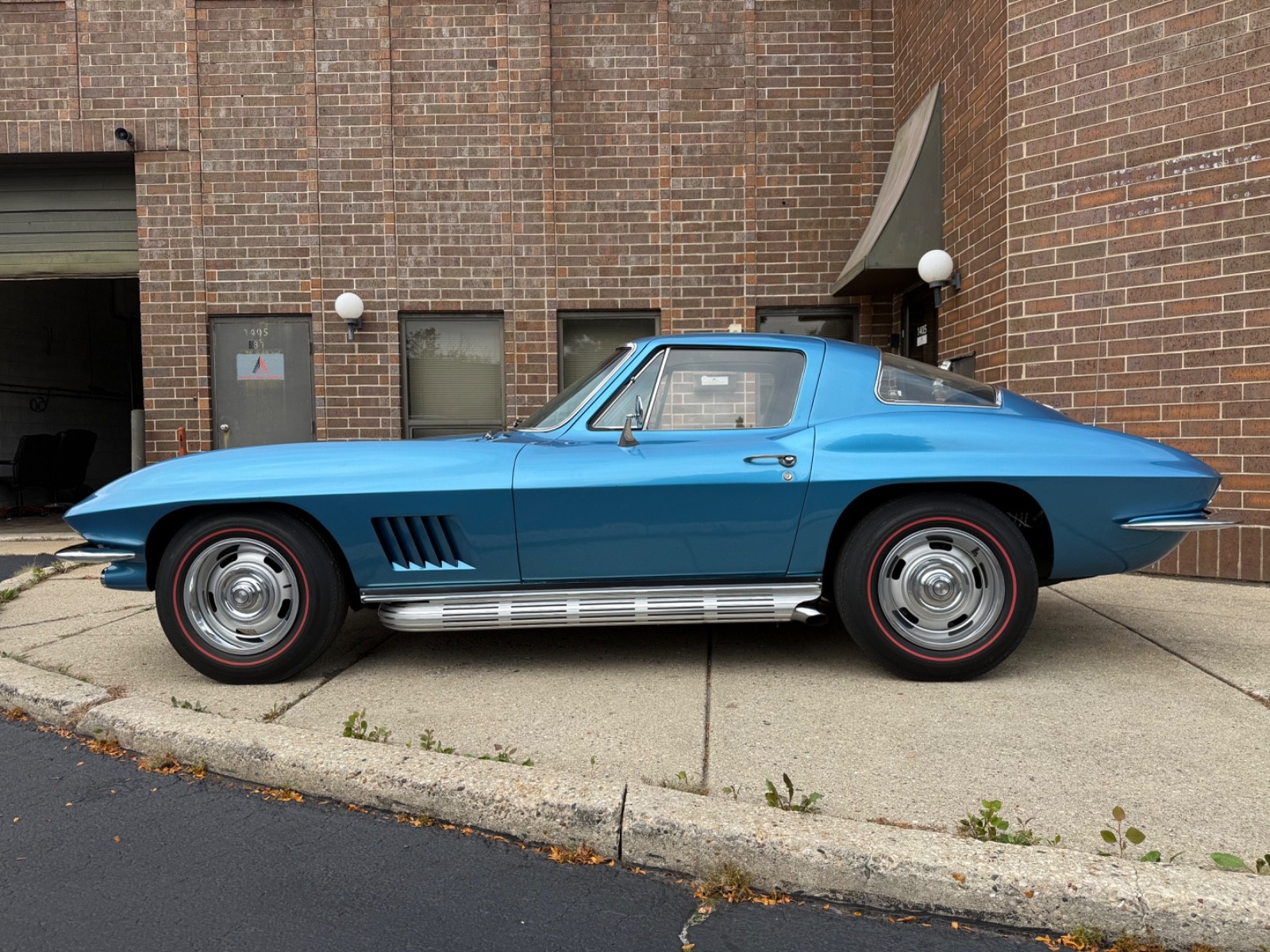 Chevrolet-Corvette-1967-Coupe-2