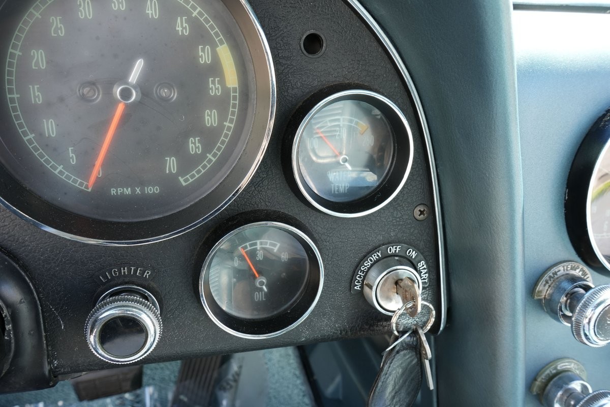 Chevrolet-Corvette-1967-Coupe-26