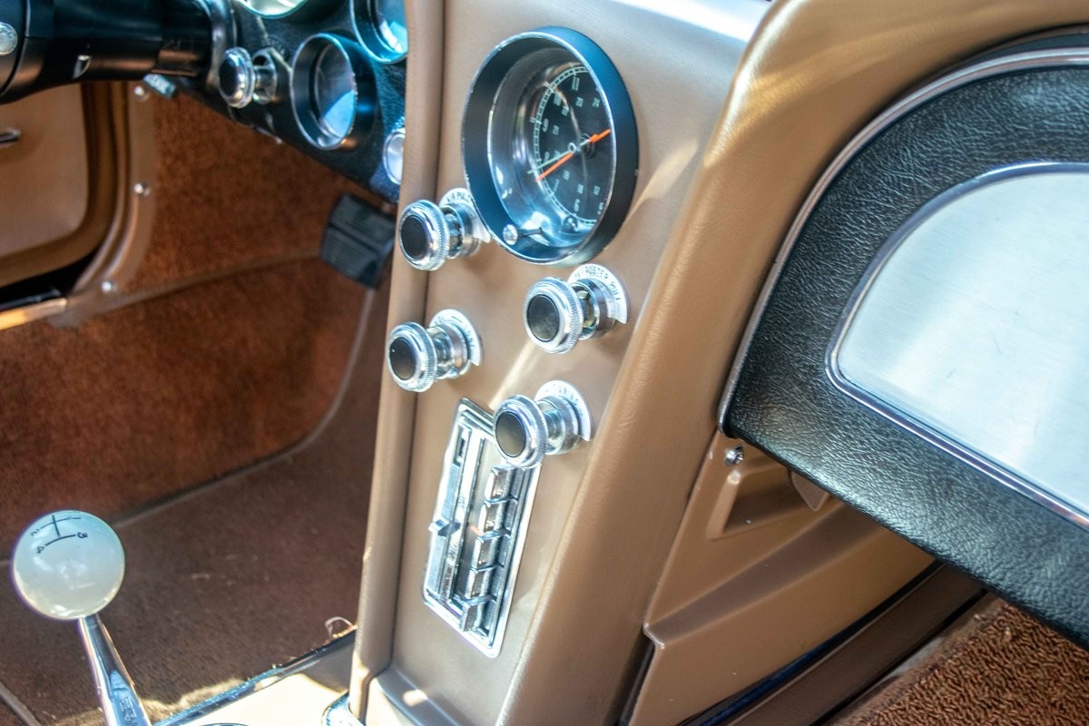 Chevrolet-Corvette-1967-Coupe-26