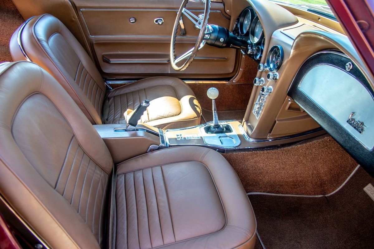 Chevrolet-Corvette-1967-Coupe-32