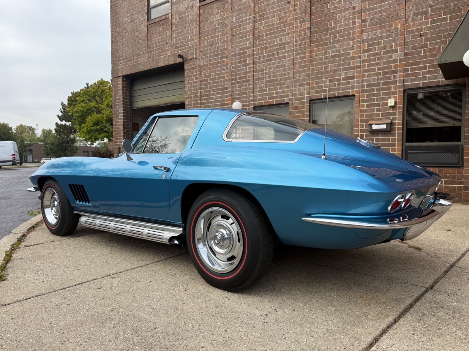 Chevrolet-Corvette-1967-Coupe-4