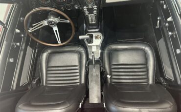 Chevrolet-Corvette-1967-Marlboro-Maroon-Black-4