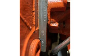 Chevrolet-Corvette-1967-Marlboro-Maroon-Black-9