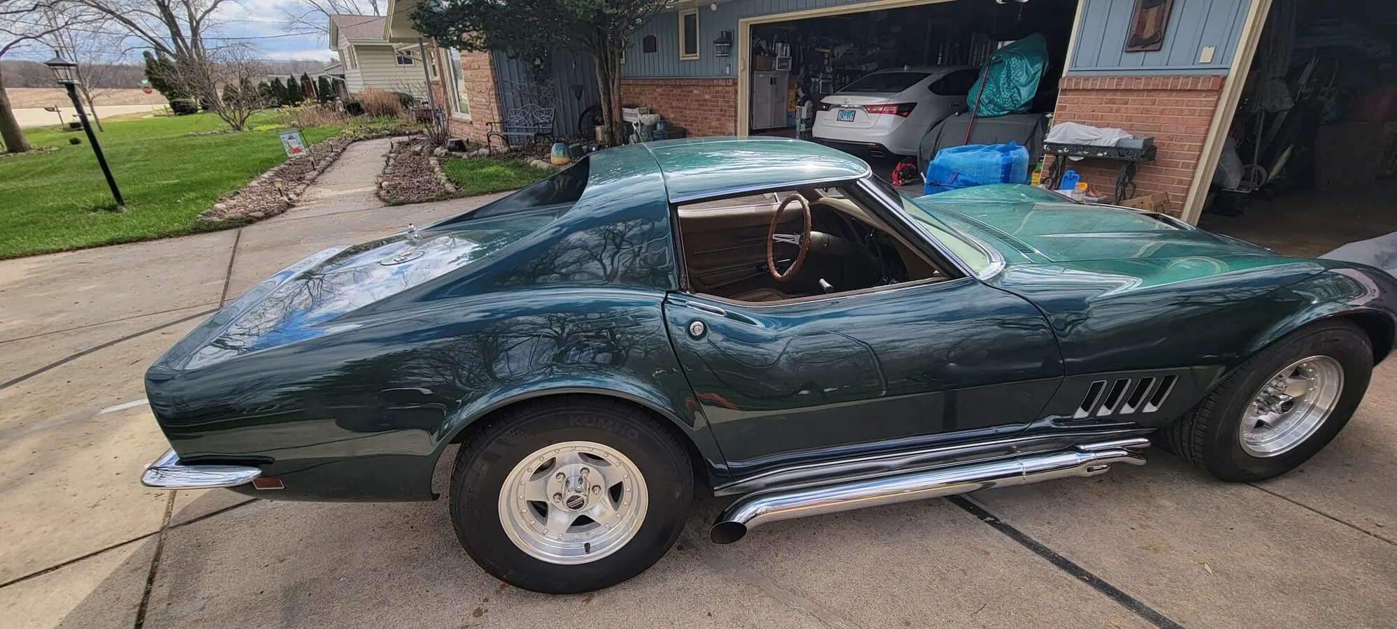 Chevrolet-Corvette-1968-British-Green-Saddle-1