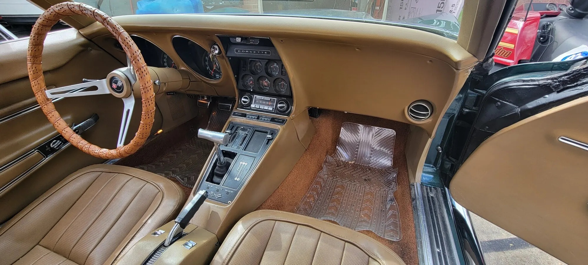 Chevrolet-Corvette-1968-British-Green-Saddle-4