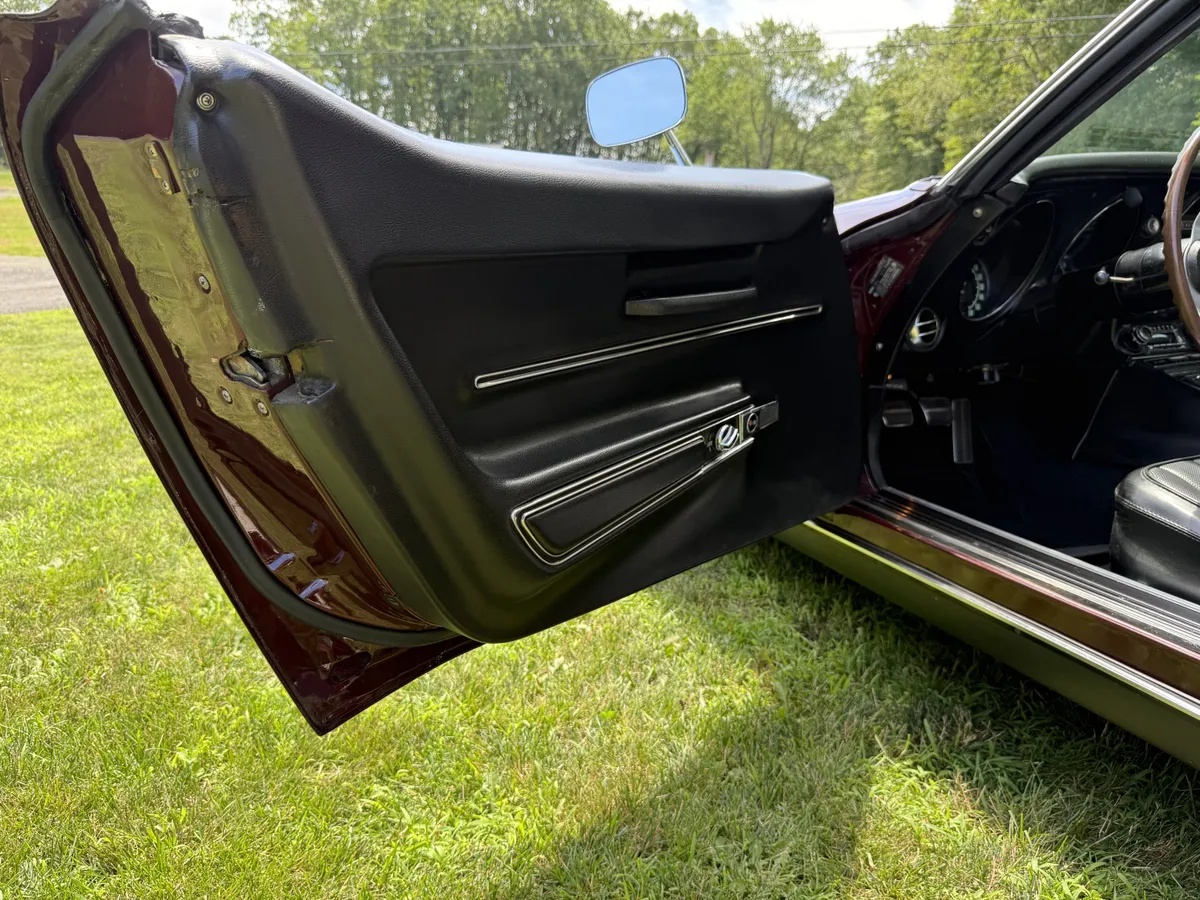 Chevrolet-Corvette-1968-Cordovan-Maroon-Black-14