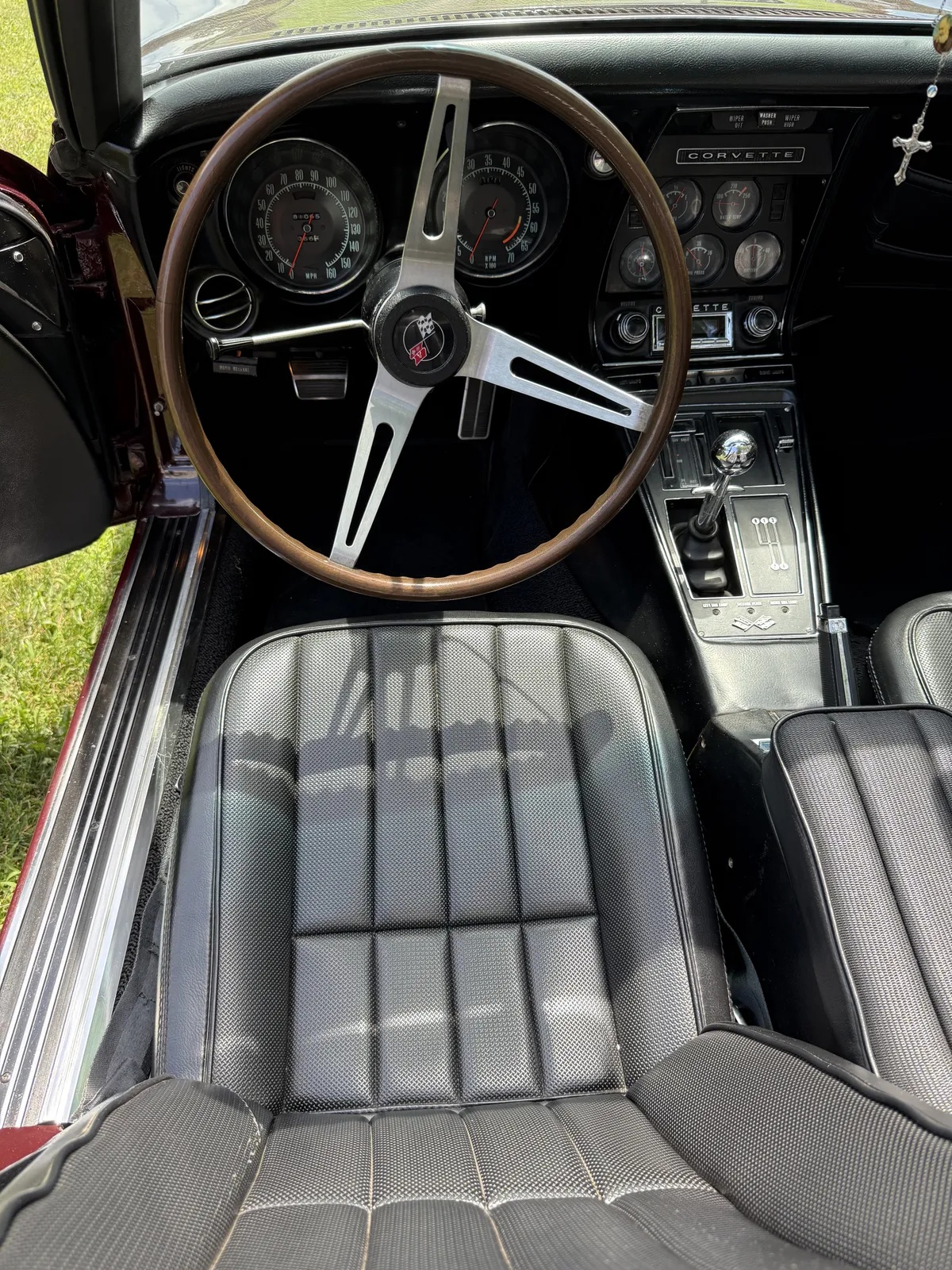 Chevrolet-Corvette-1968-Cordovan-Maroon-Black-2