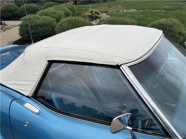 Chevrolet-Corvette-1969-2-Door-Convertible-12