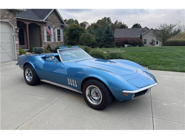 Chevrolet-Corvette-1969-2-Door-Convertible-17