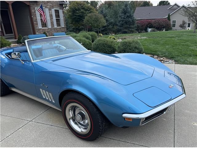 Chevrolet-Corvette-1969-2-Door-Convertible-23
