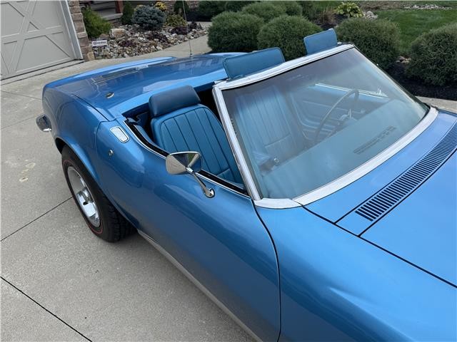 Chevrolet-Corvette-1969-2-Door-Convertible-26