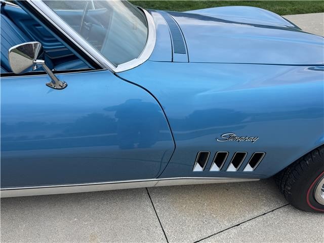 Chevrolet-Corvette-1969-2-Door-Convertible-28