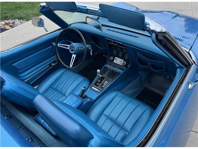 Chevrolet-Corvette-1969-2-Door-Convertible-30