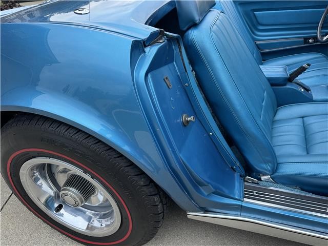 Chevrolet-Corvette-1969-2-Door-Convertible-32