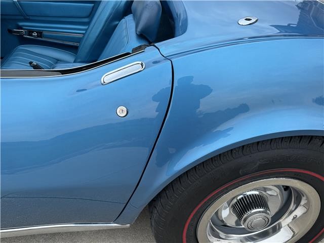 Chevrolet-Corvette-1969-2-Door-Convertible-39