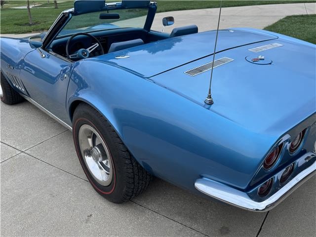 Chevrolet-Corvette-1969-2-Door-Convertible-4