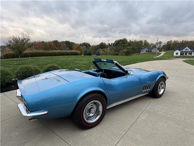 Chevrolet-Corvette-1969-2-Door-Convertible-5