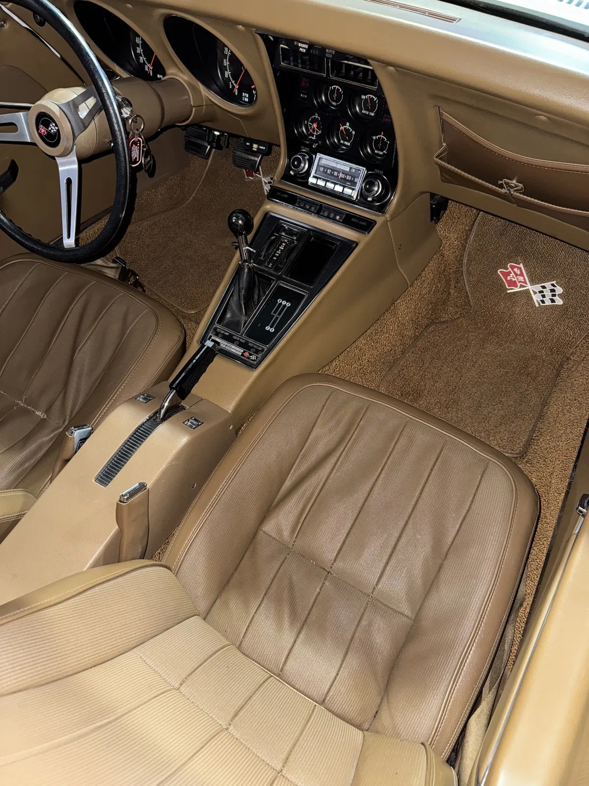 Chevrolet-Corvette-1969-Can-Am-White-Saddle-Beige-18