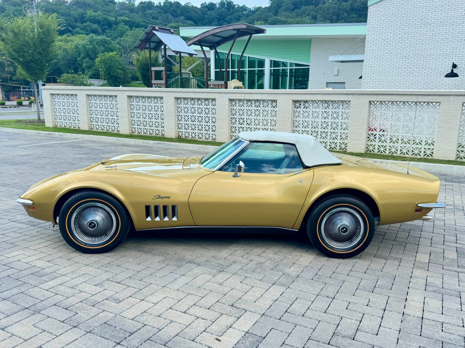 Chevrolet-Corvette-1969-Convertible-12