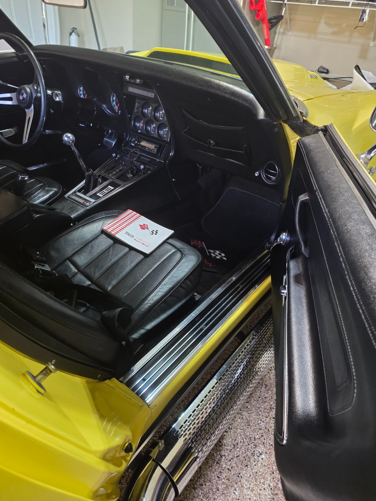 Chevrolet-Corvette-1969-Convertible-23