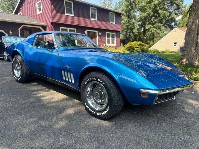 Chevrolet-Corvette-1969-Coupe-2