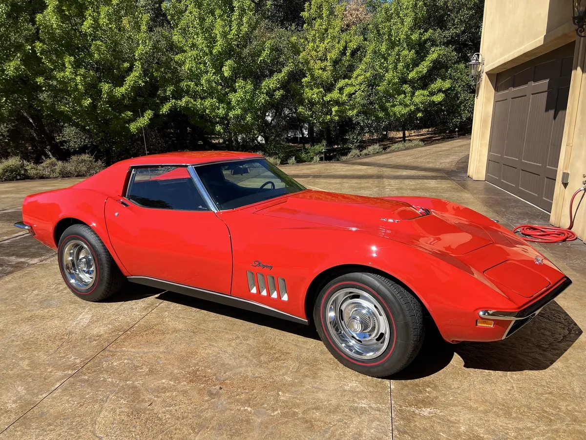 Chevrolet-Corvette-1969-Monza-Red-Black-1