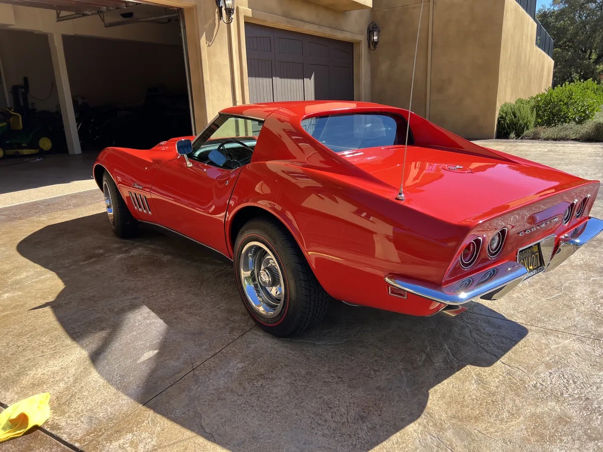 Chevrolet-Corvette-1969-Monza-Red-Black-3