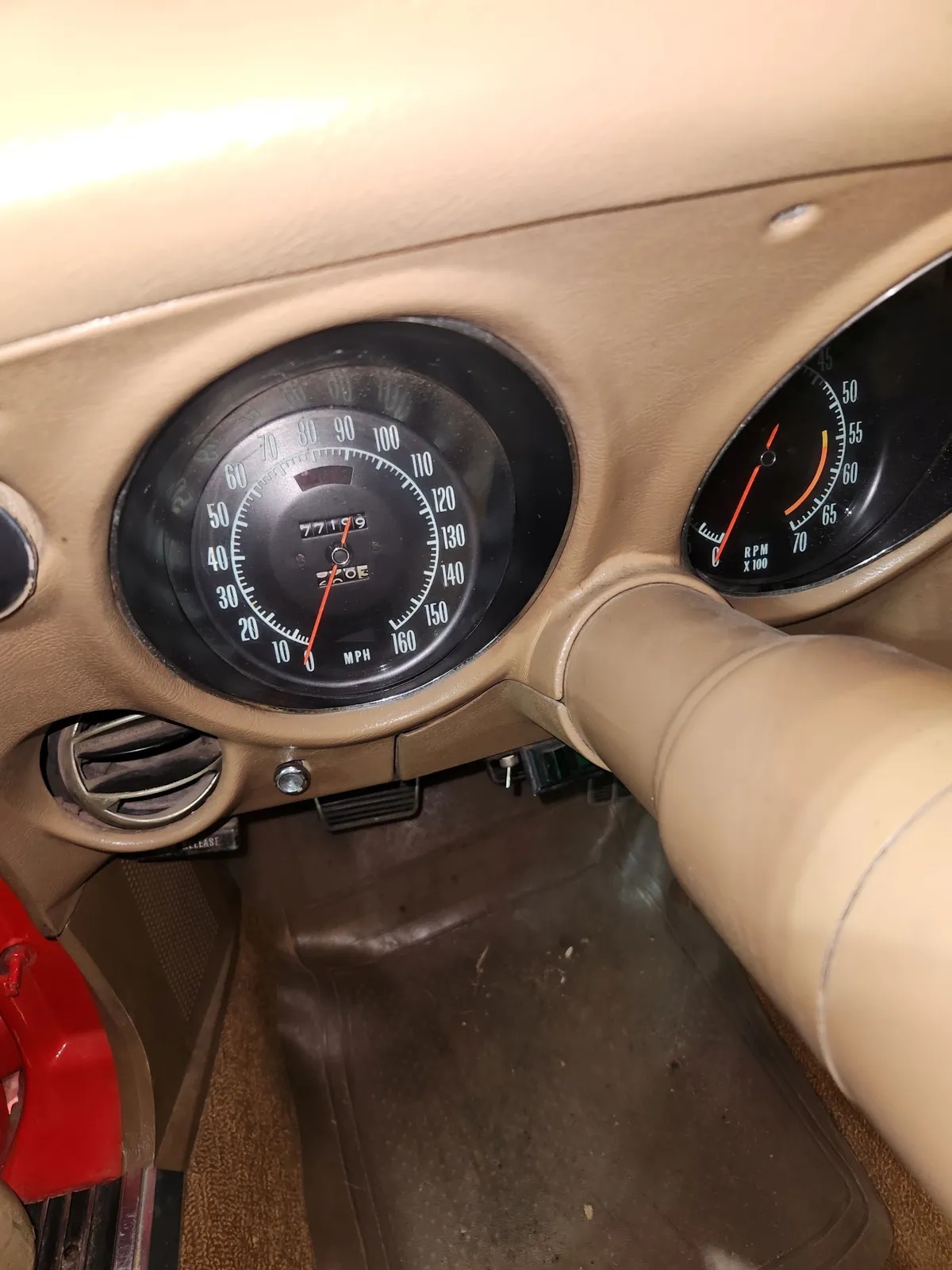 Chevrolet-Corvette-1969-Red-Tan-17