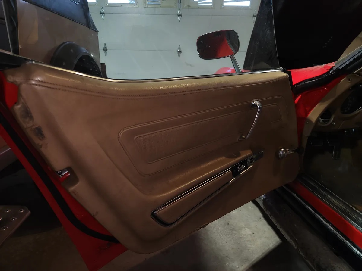 Chevrolet-Corvette-1969-Red-Tan-19