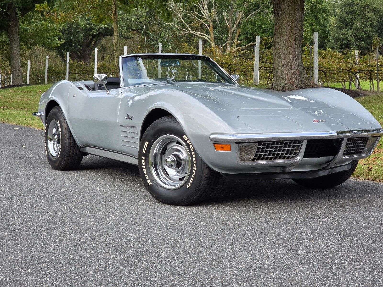Chevrolet-Corvette-1970-Convertible-12