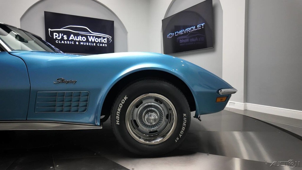 Chevrolet-Corvette-1971-13