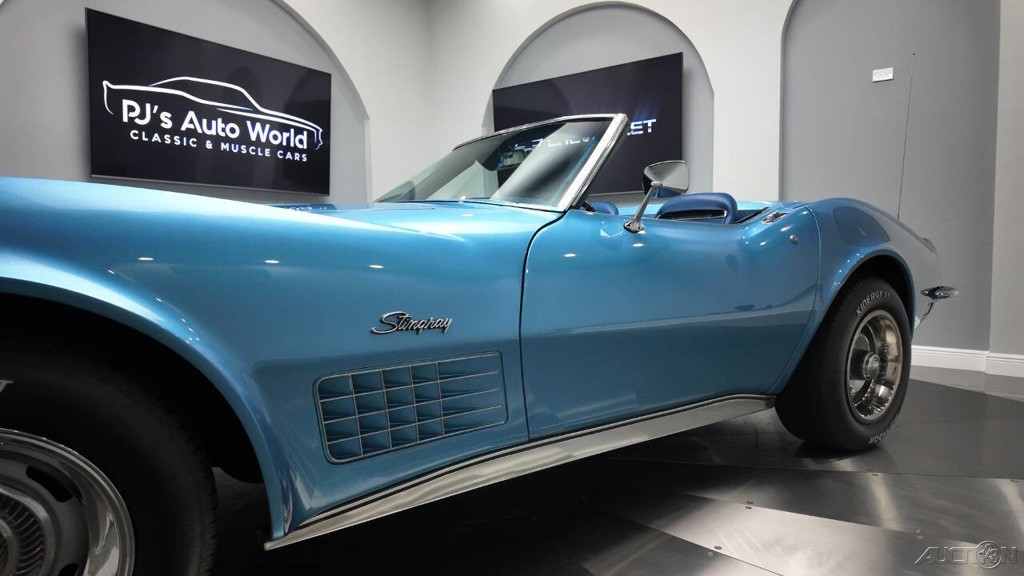 Chevrolet-Corvette-1971-17