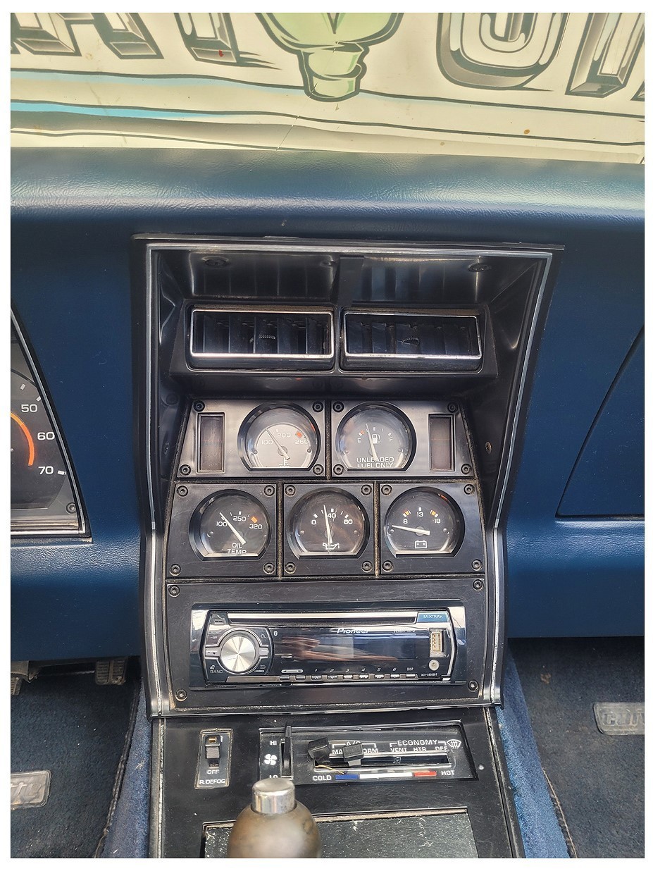 Chevrolet-Corvette-1971-19