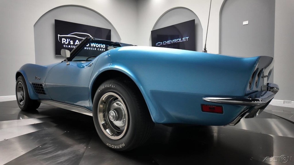 Chevrolet-Corvette-1971-21