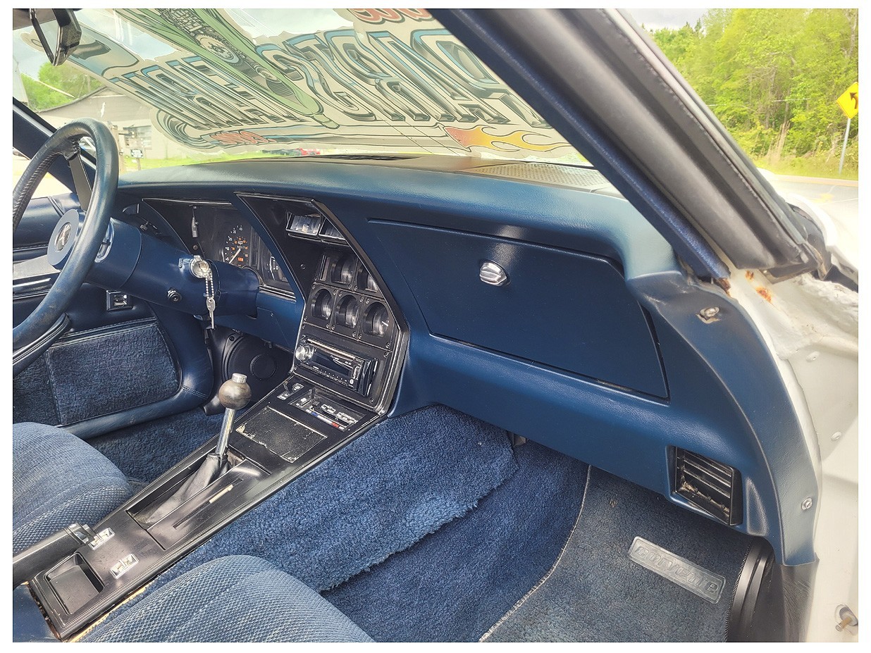 Chevrolet-Corvette-1971-21