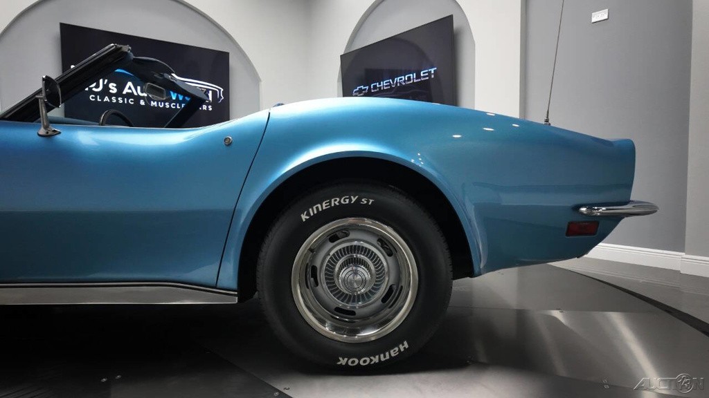 Chevrolet-Corvette-1971-22