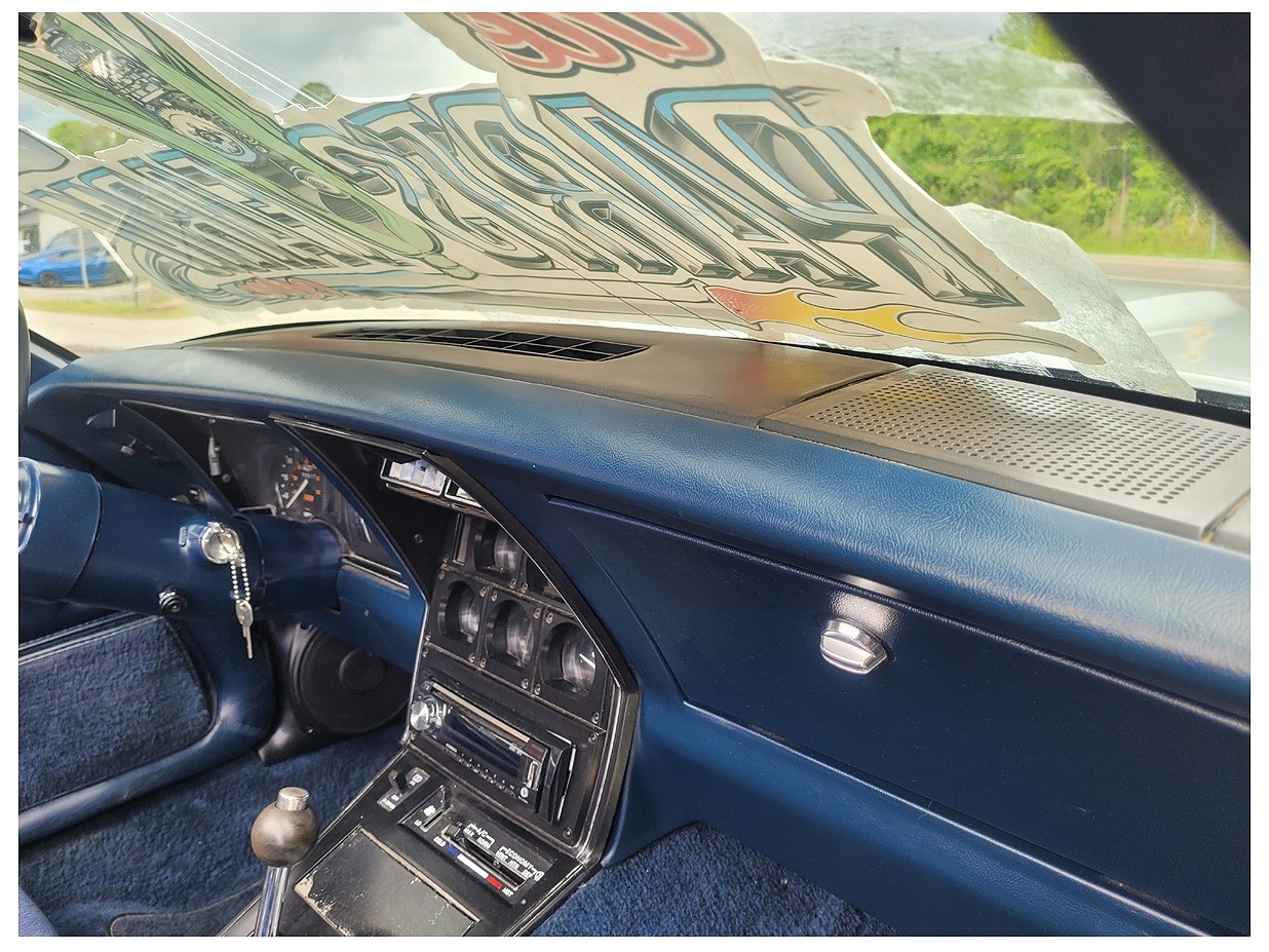 Chevrolet-Corvette-1971-28