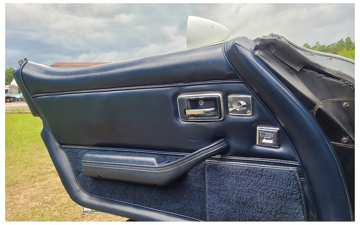 Chevrolet-Corvette-1971-29