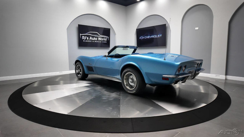 Chevrolet-Corvette-1971-3