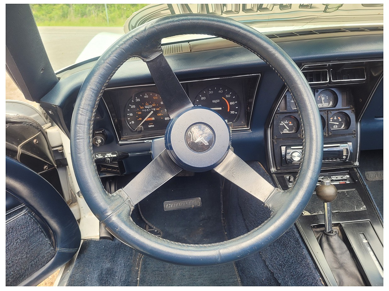Chevrolet-Corvette-1971-33