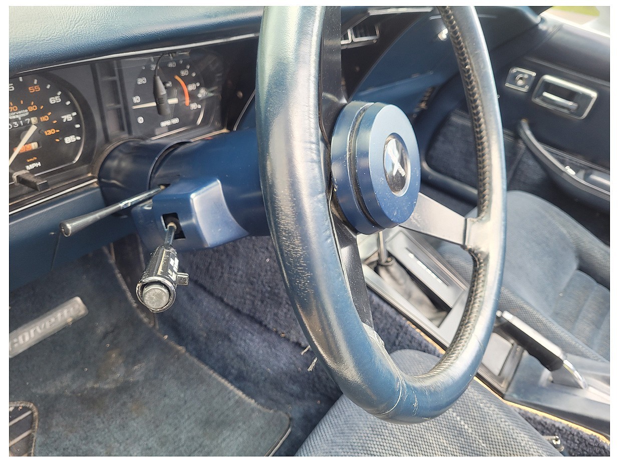 Chevrolet-Corvette-1971-35