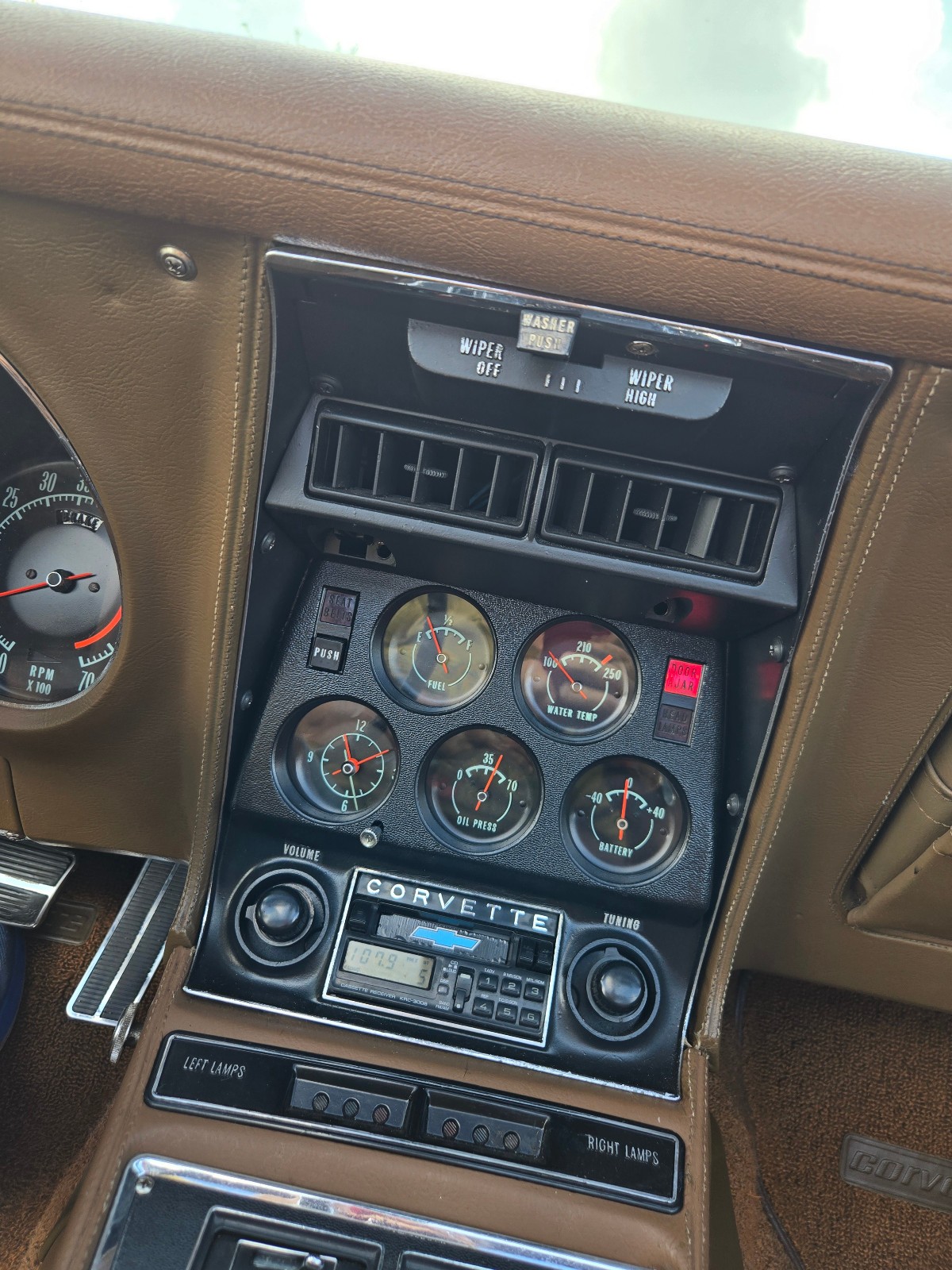 Chevrolet-Corvette-1971-Coupe-17