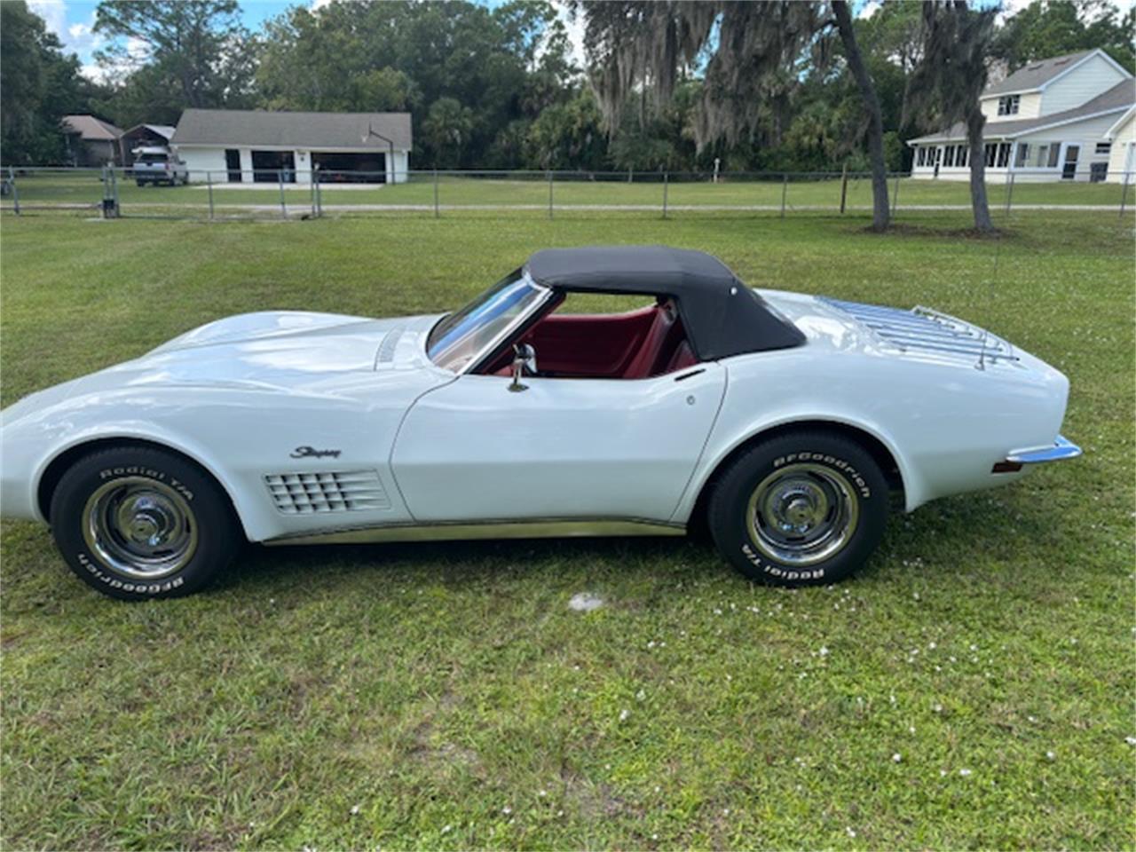 Chevrolet-Corvette-1971-White-Red-3