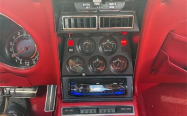 Chevrolet-Corvette-1971-White-Red-6