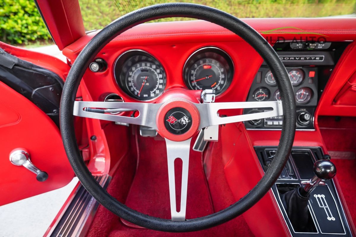 Chevrolet-Corvette-1972-10