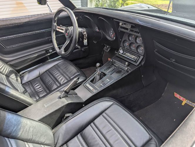 Chevrolet-Corvette-1972-12