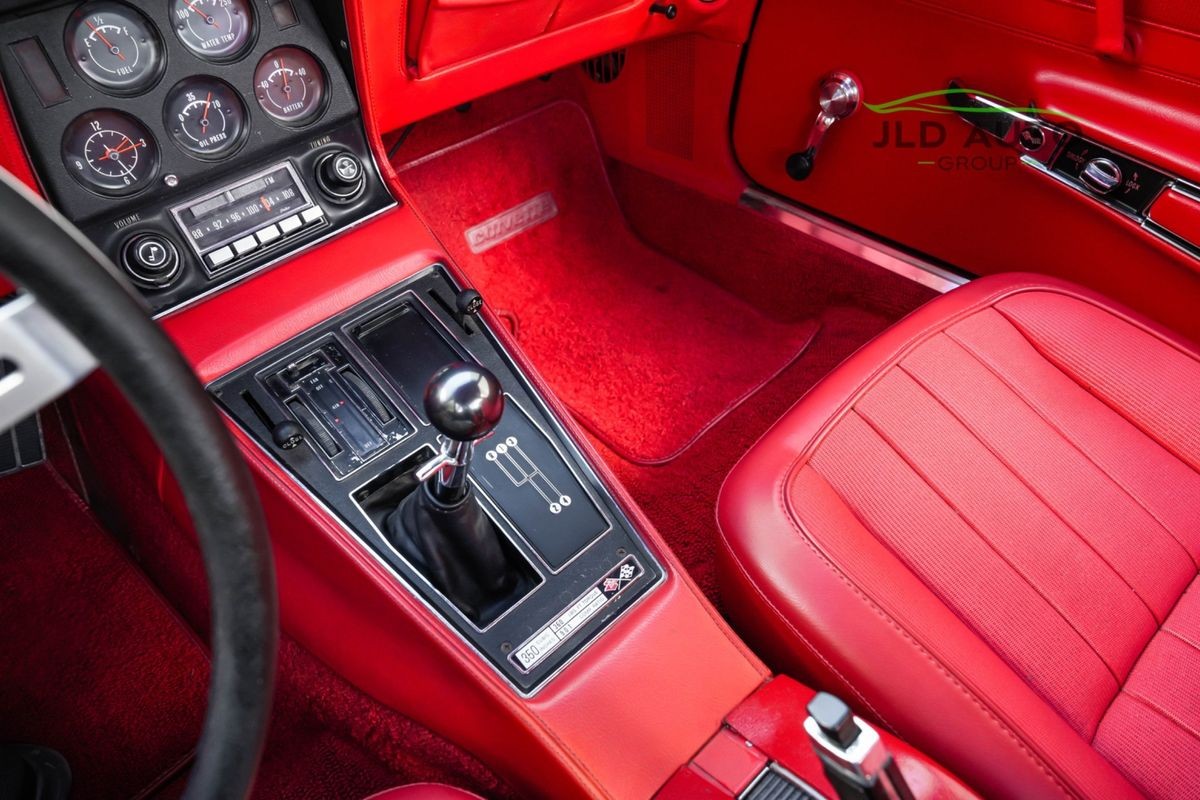 Chevrolet-Corvette-1972-13