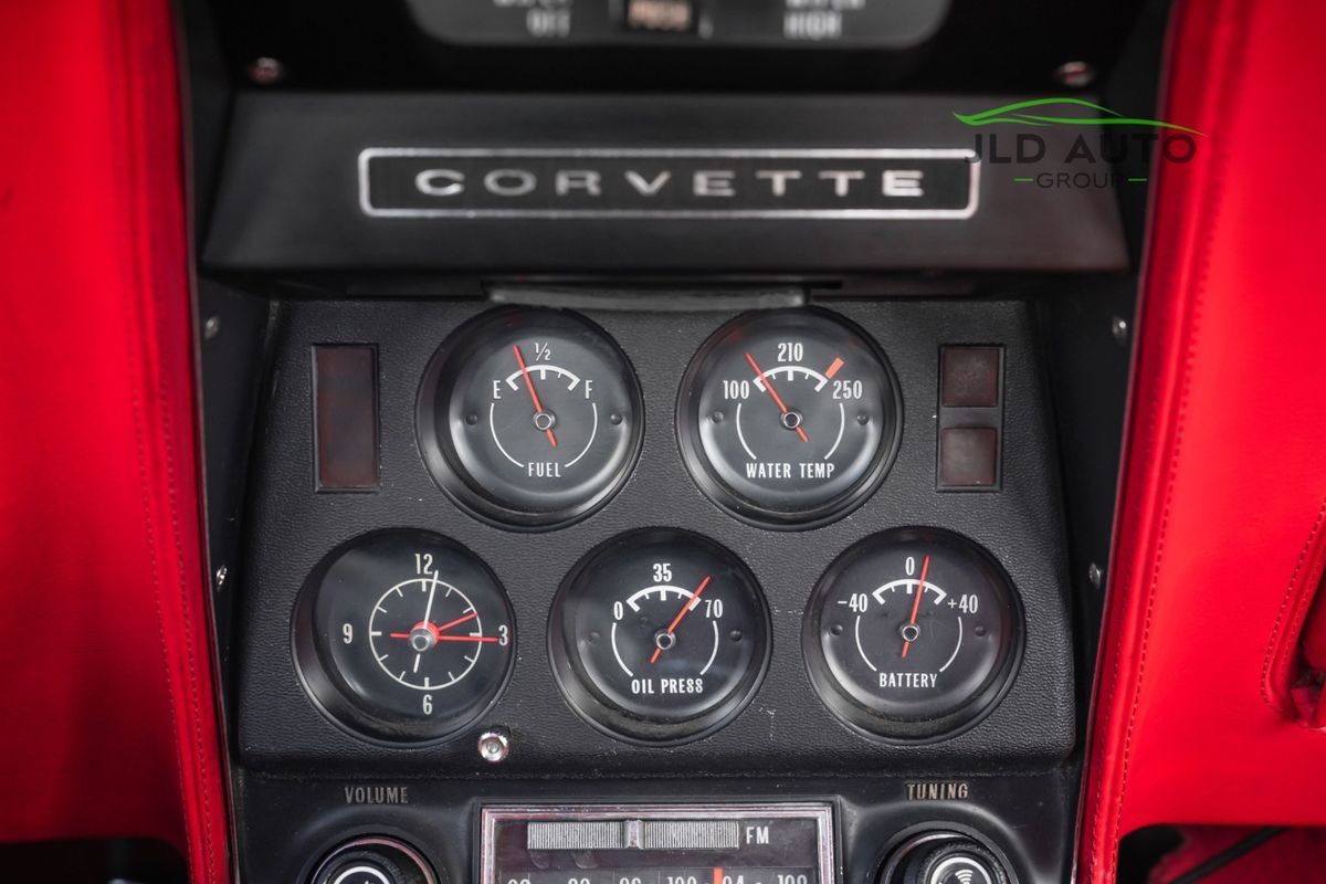 Chevrolet-Corvette-1972-15