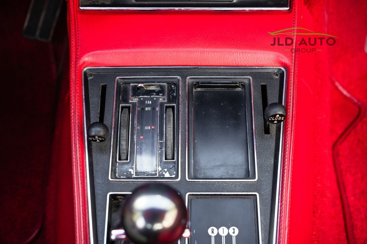 Chevrolet-Corvette-1972-17