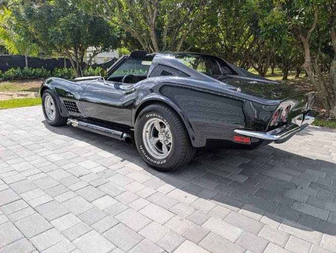 Chevrolet-Corvette-1972-2